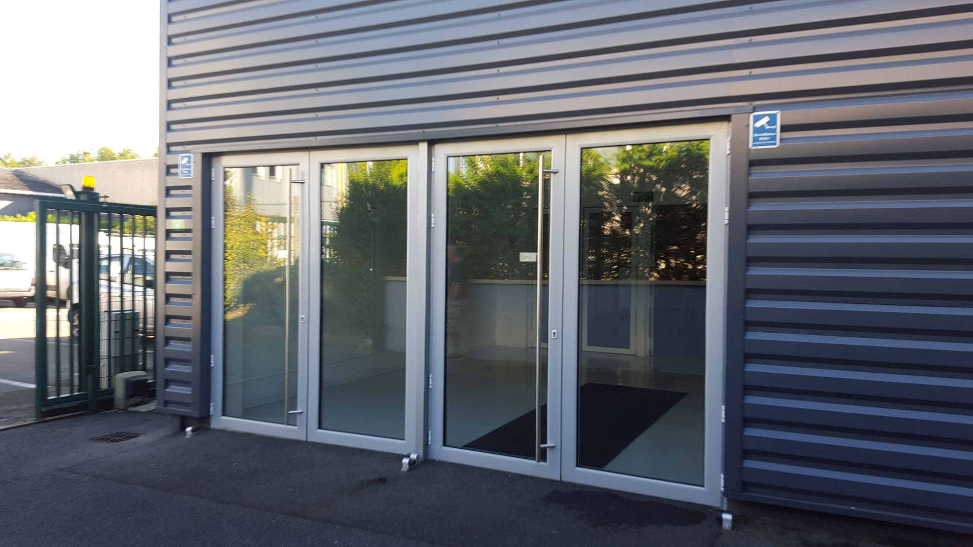 façade de boutique sur mesure façade de boutique sur mesure